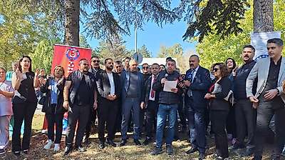 Erciyes Üniversitesi'nde sağlık işçileri bankaların promosyon teklifini protesto etti